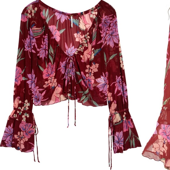 26. Free People Of Paradise Floral Bell Sleeve Blouse - Picture 4 of 6